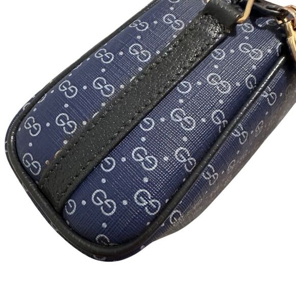 Gucci Black Leather Interior with Gold Logo - Picture 4 of 10
